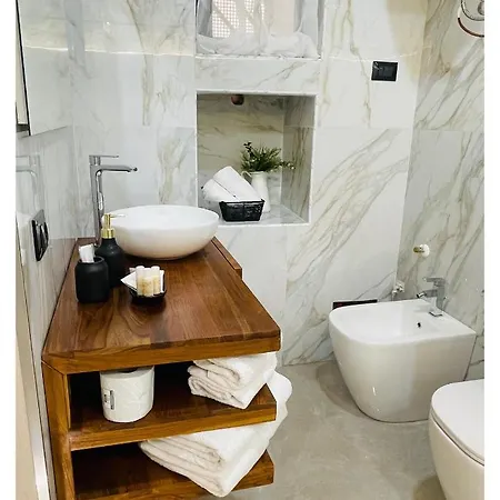 Whiteflower Apartment